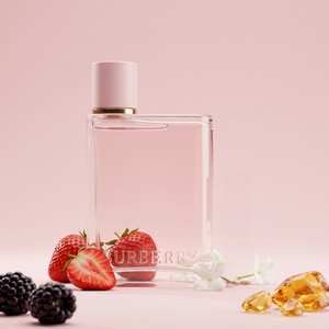Burberry Her EDP kvepalų buteliukas su braškėmis, gervuogėmis ir baltais žiedais