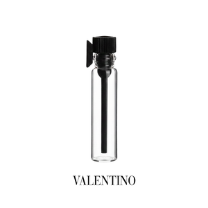 Valentino Born in Roma EDT kvepalų mėginukas 1 ml su originaliu kvepalų buteliuku – modernus aromatinis medienos aromatas vyrams, Aroma Tale